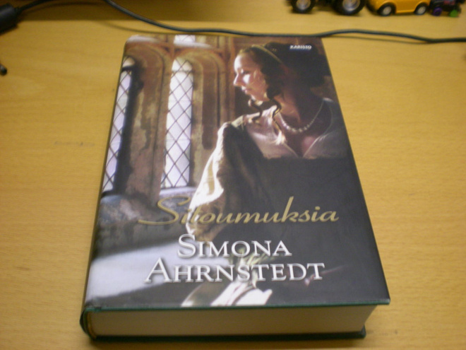 Simona Ahrnstedt: Sitoumuksia