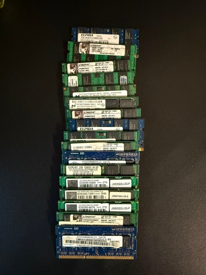 DDR2 SO-DIMM 2GB PC2-6400 (800 MHz) – 18 kpl erä