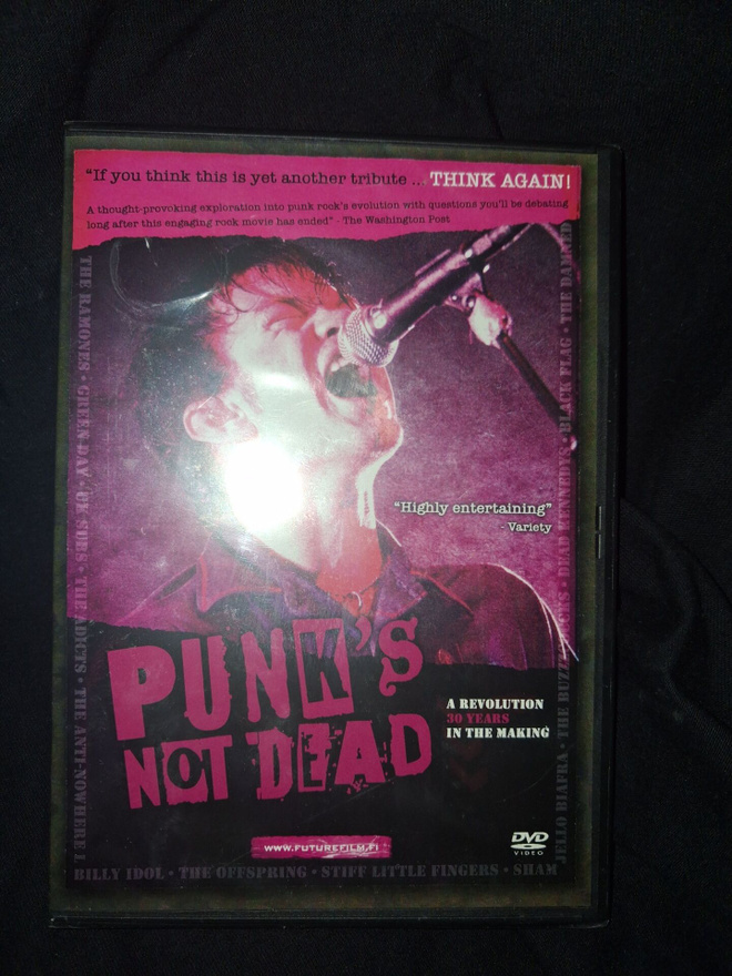 Punk's Not Dead   dvd muovit päällä