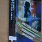 Melissa Scott : The Empress of Earth ( 1989 k.po ) - pikkukuva 1