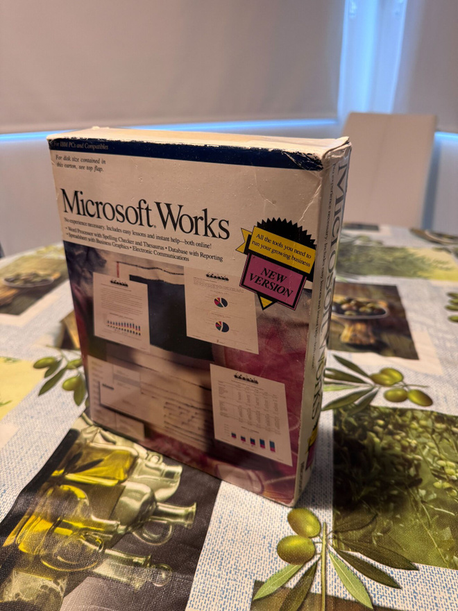 Microsoft Works boksi (keräilyharvinaisuus/vintage/retro)
