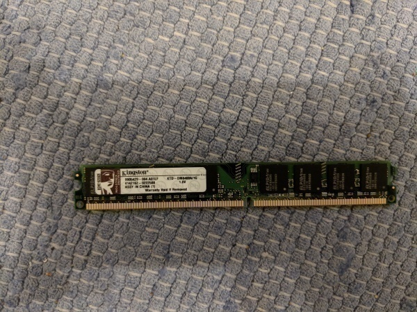 1x Kingston 1GB PC2-4200 240 pin RAM moduuli