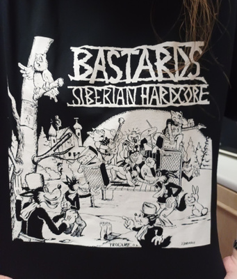 Bastards - Siberian Hardcore T-paita M + EI SOTAA EP +badge