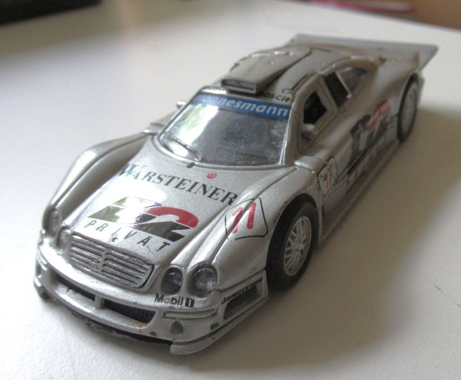 Mercedes-Benz CLK-GDR pienoismalli Welly pit. 11,5cm.