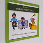 V. M. Luostarinen : Elämää pikku-prinssinä : runo-väritys... - pikkukuva 1