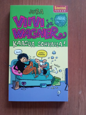 Viivi ja Wagner Kaasua Sohvalla