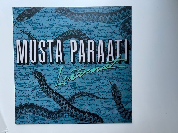 MUSTA PARAATI / KÄÄRMEET LP
