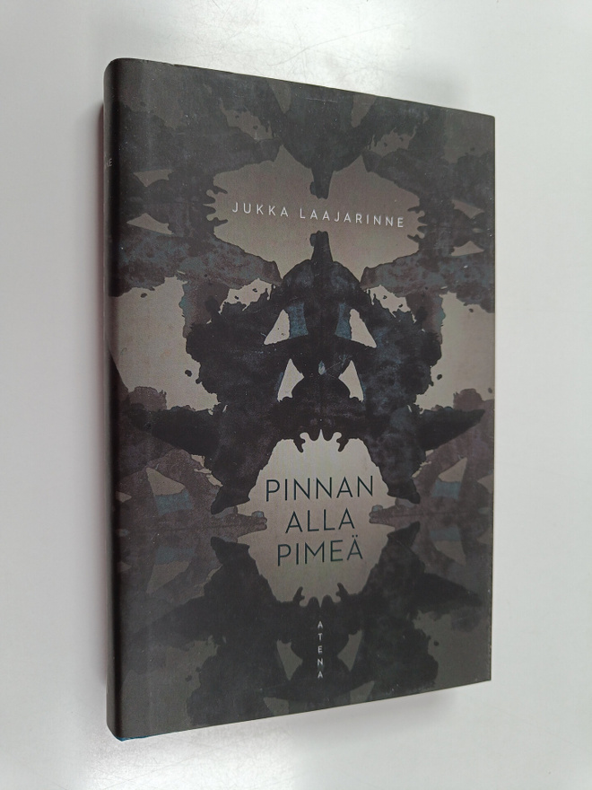 Jukka Laajarinne : Pinnan alla pimeä