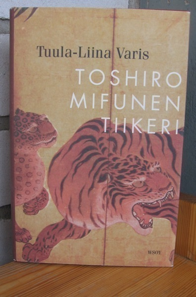 Tuula-Liina Varis: Toshiro Mifunen tiikeri, Wsoy 2005. 2p.
