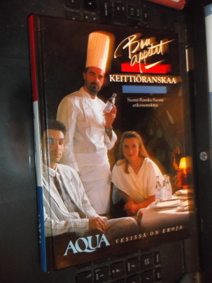 Bon appetit - KEITTIÖRANSKAA ( 1 p. 1990 ) sis. postik.