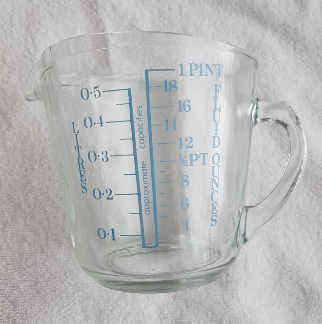 TAT Made in England lasinen mittakannu vintage
