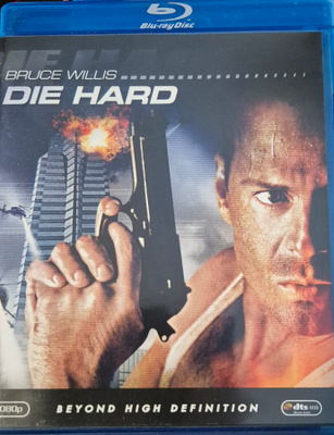 Die Hard : Vain Kuolleen Ruumiini Yli  -Blu-Ray
