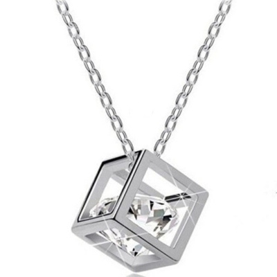 787 .. Tyylikäs Kaunis Crystal Kuutio .. Kaulakoru