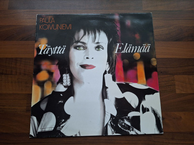 PAULA KOIVUNIEMI - TÄYTTÄ ELÄMÄÄ . LP