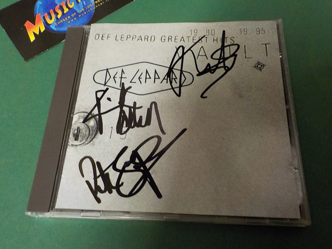 DEF LEPPARD - GREATEST HITS CD KOLMELLA NIMMARILLA