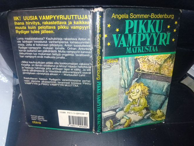 Sommer-Bodenburg  : Pikku vampyyri matkustaa ( SIS POSTIKULU