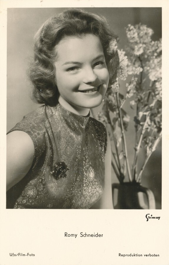 Filmitähti ROMY SCHNEIDER - vanha kortti