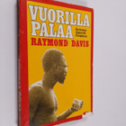 Raymond J. Davis : Vuorilla palaa : kertomus ihmeestä Eti... - pikkukuva 1