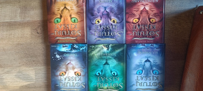 Erin Hunter: Uusi profetia: Soturikissat; osat 1-6 kovakan.