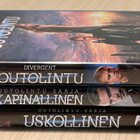 Veronica Rothin OUTOLINTU (Divergent) Trilogia (2014-2016) - pikkukuva 1