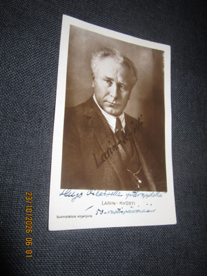 Larin-Kyösti: Signeerattu valokuvakortti (v. 1923 nimmari)