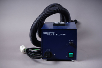 1058. Philip Harris puhallin.