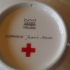 Arabia punainen risti seinälautaset 3 kpl, Jaana Aalto - pikkukuva 5