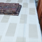 Kuviollinen pöytäliina 116 x 212 cm verhoilukankaasta - pikkukuva 3