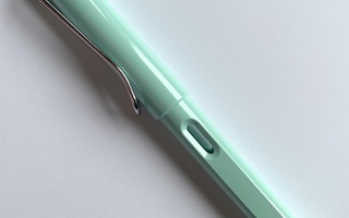 Lamy Safari mustetäytekynä
