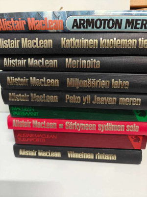 Alistair Maclen kirjoja 9 erilaista
