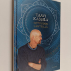 Taavi Kassila : Totuuden lähteillä (signeerattu, tekijän ... - pikkukuva 1