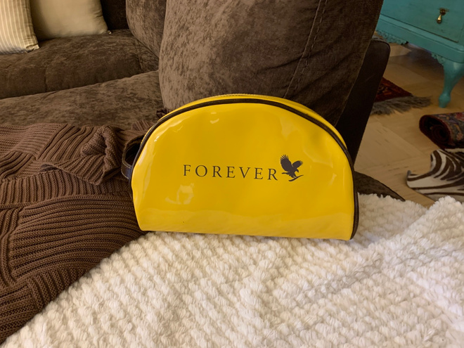 Forever keltainen / ruskea toilettilaukku