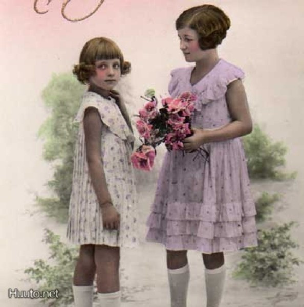 LAPSI / Ihastuttavat röyhelömekkoiset tytöt. 1920-l.