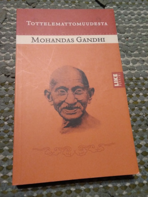 Mohandas Gandhi: Tottelemattomuudesta -pokkari-