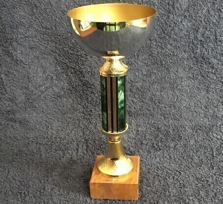 23  cm korkea palkinto pokaali
