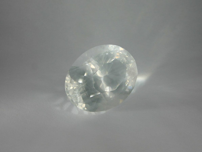 Fenakiitti 313.65 ct puhdas "Ceylon Valkoinen Aave" todistus