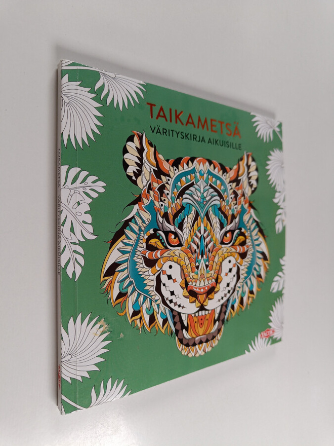 Taikametsä : värityskirja aikuisille