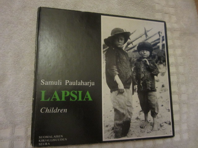 Samuli Paulaharju / Lapsia  Children  SKS 1975