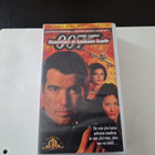 JAMES BOND 007 - HUOMINEN EI KOSKAAN KUOLE . VHS - pikkukuva 1