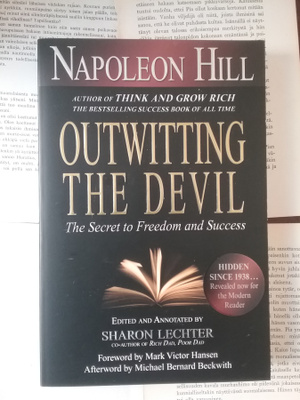 Napoleon Hill - Outwitting the Devil (softcover)