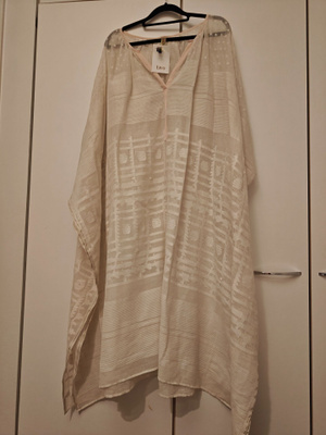 TWO kaftaani