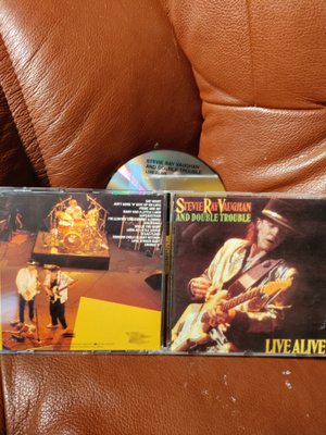 STEVIE RAY VAUGHAN-live alive CD.