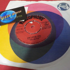 THE BEATLES - SHE LOVES YOU VG+ 7'' SINGLE - pikkukuva 1