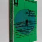 Patricia Moyes : Totuus nukkuu sikeästi - pikkukuva 1