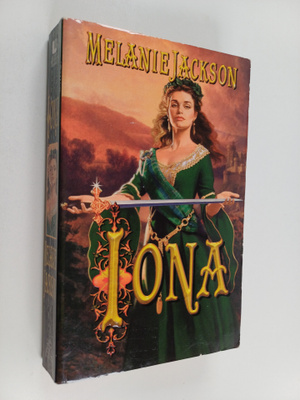 Melanie Jackson : Iona