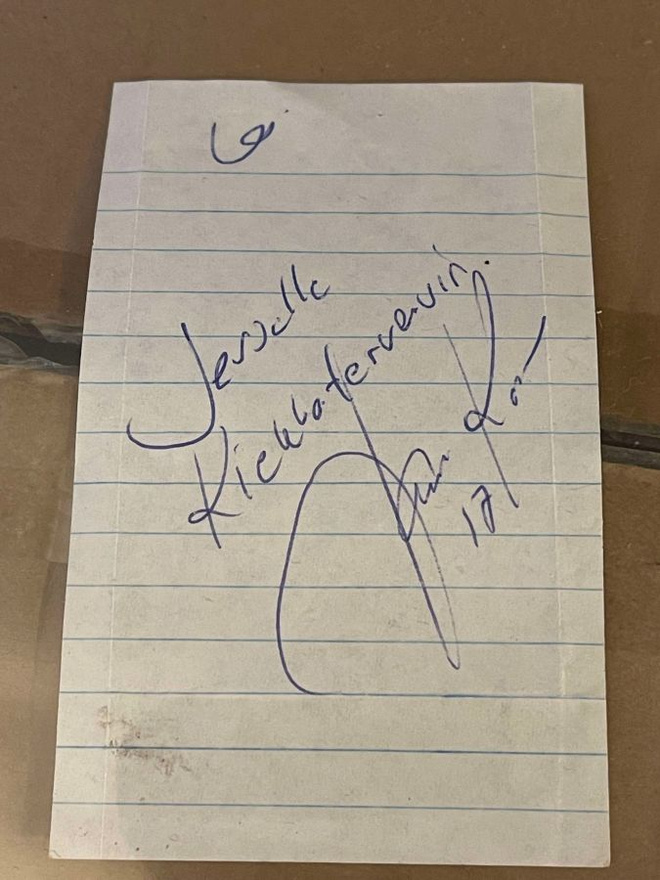 Jari Kurri nimikirjoitus paperilla