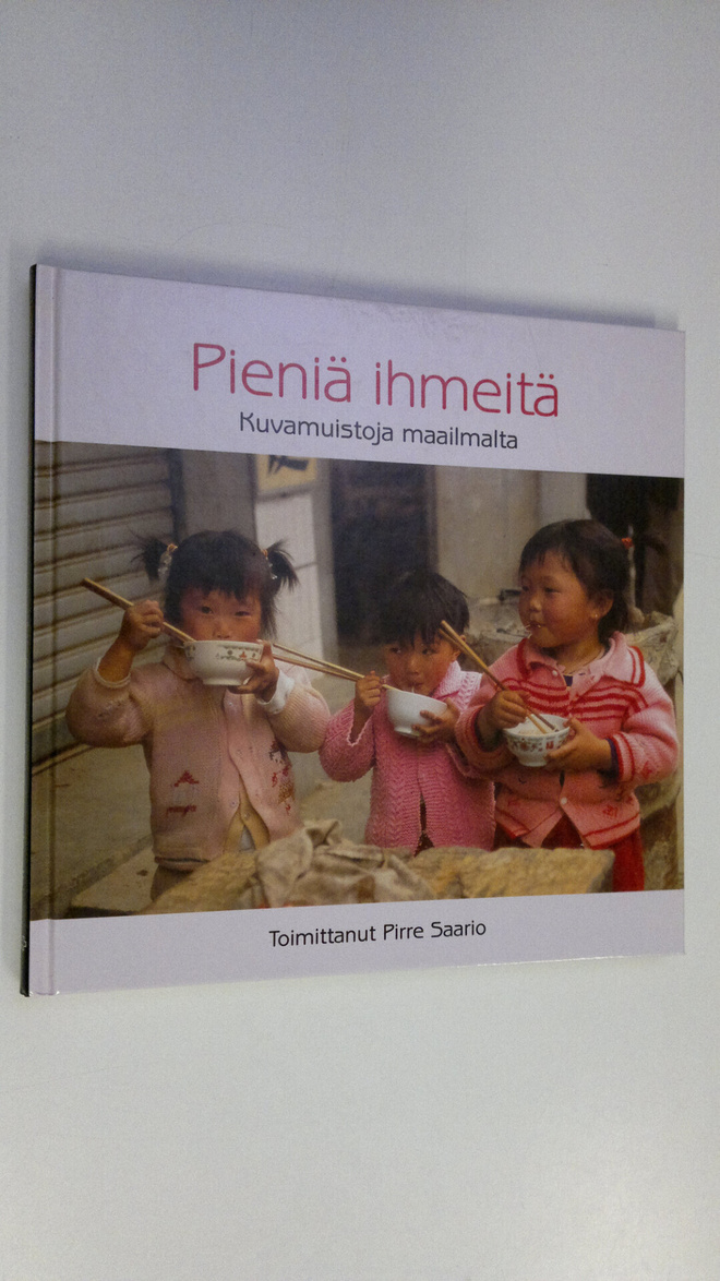 Pirre (toim.) Saario : Pieniä ihmeitä : kuvamuistoja maai...