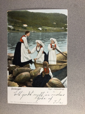 Postikortti, kansallispukuiset naiset Hardanger