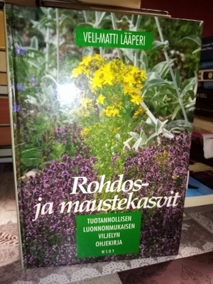Lääperi : Rohdos - ja maustekasvit ( SIS POSTIKULU)