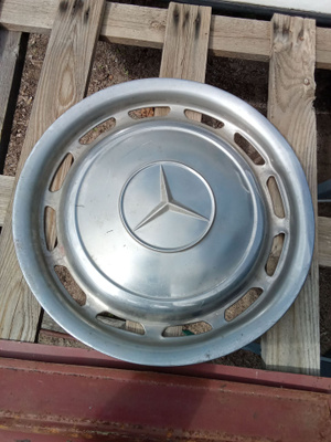 Mercedes Benz pölykapseli 15"